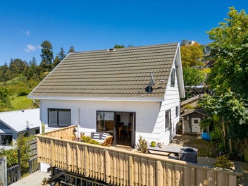 Fully Renovated Gem - Sunny, Stylish & Central