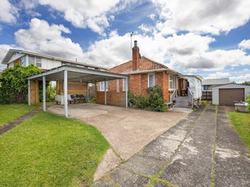 4 Bedrooms Solid Brick and Tile