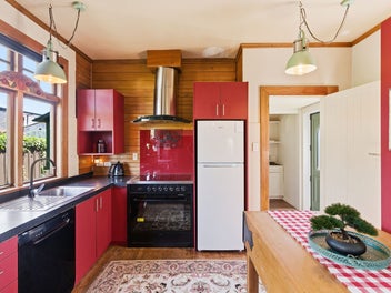 Charm & Convenience in Spreydon