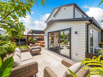 Private, Easy-Care Lifestyle