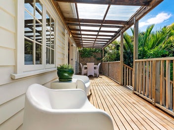 North Facing Villa, City Close - Ignore CV!