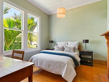 North Facing Villa, City Close - Ignore CV!