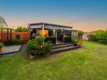 Modern Family Gem in the Heart of Mangere Bridge
