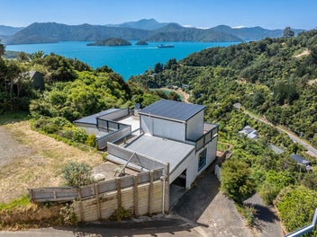 Edge Of Town. Incredible Views