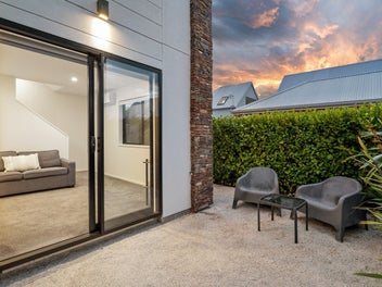 Freestanding and freehold