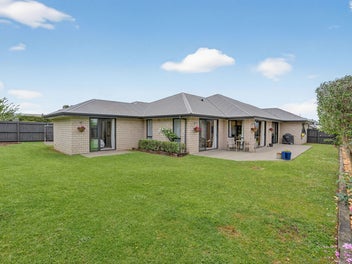 Renovated, Family Flexibility & Triple-Garaging