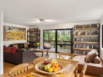 TITIRANGI IN THE VALLEY