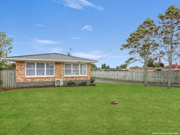 “Newly Refurbished Brick Home in Papakura”