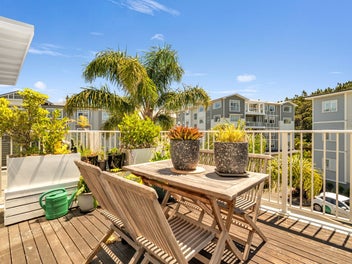 A Stylish Coastal Apartment in Orewa