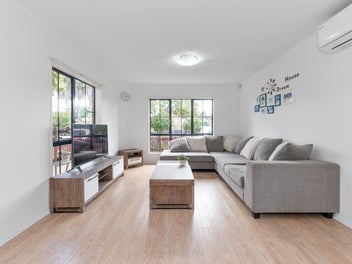 Spacious solid brick & brick tile family home