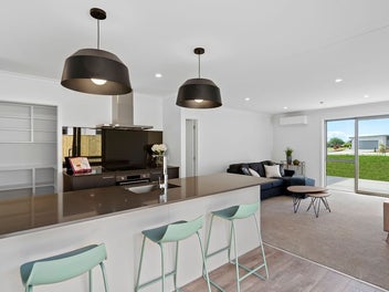 Finished & Festive – Move in for Christmas!