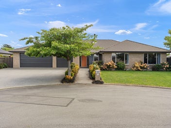 Ultimate Family Home - Triple Car Garaging