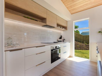 2 Living, High Timber Ceilings, Campervan Parking