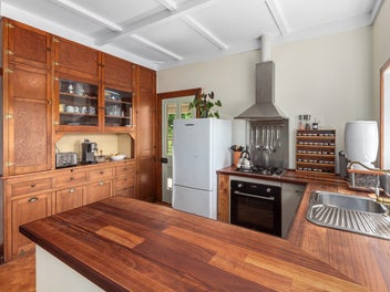 Live The Goodlife In The Country