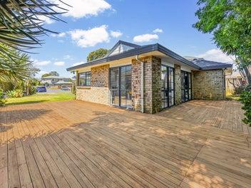 Solid Brick Beauty at the End of a Quiet Cul-d...