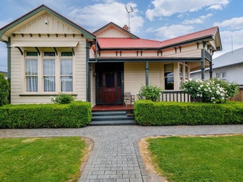 CONTEMPORARY CHARACTER AND TIMELESS CHARM