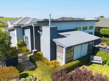 Immaculate, Sun-Filled Home in Prime Westgate...