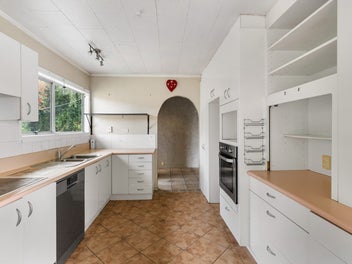 Huge Family Home with Endless Potential