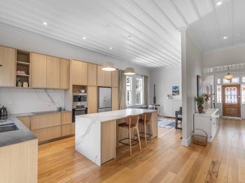 Beautifully renovated Villa in a sought-after area