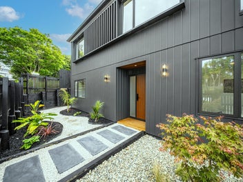 Be Quick, Only One LEFT