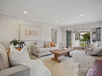 Kiwi Bungalow from 1956 – A Perfect Doer-Upper