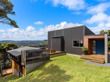 Architectural Haven — Views, Warmth & Style