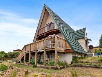 Space - Sunshine & Views!