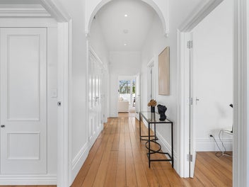 Iconic Neighbours, Turnkey Luxury