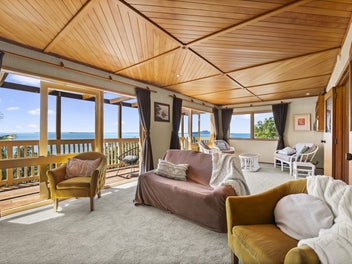 Open Homes Sat/Sun 1-1:30pm Exceptional Views