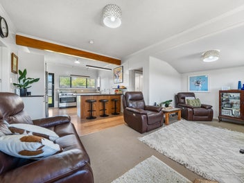 Rural lifestyle on city fringe