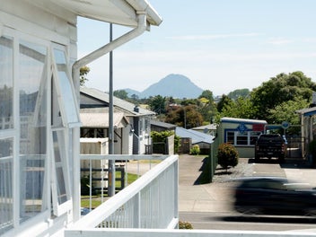 Dual Income Opportunity on Domain Road