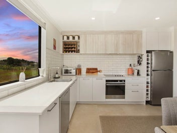 Corner apartment with amazing north facing views