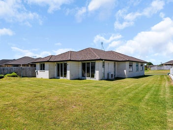 A Blank Canvas in a Desirable Location!