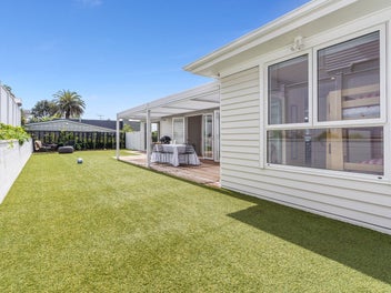 Designer Duplex with Views!