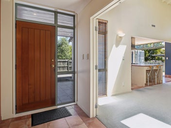 Sun-dappled and City Convenient!