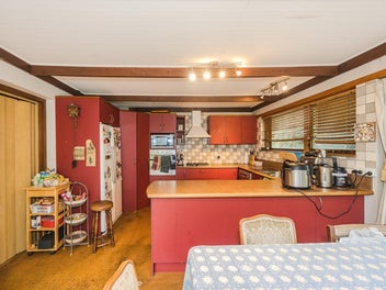 HIDDEN ARCHITECTURAL GEM AWAITS