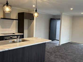 Modern Family Living Near Halswell Quarry