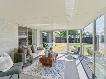 Hidden Gem, Spacious and Sunny!