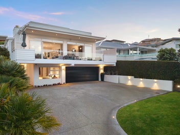 Coastal Luxury - Murray's Bay Masterpiece