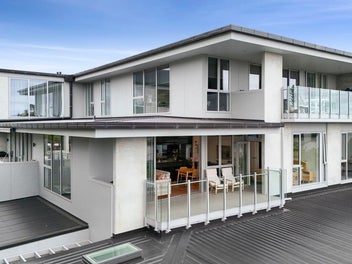 City Sophistication Meets Effortless Luxury