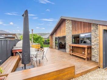 Space for the Boat, Caravan and More!