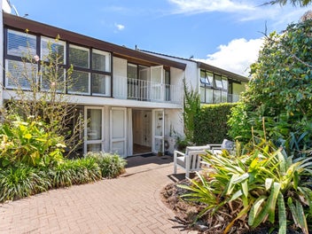 Spacious freehold brick and tile style