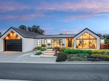 Light & luxury & lifestyle