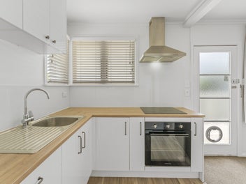 Sunny, Easy-Care Living Close to Town