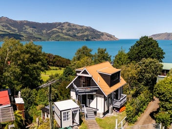 Relaxed living with stunning Harbour views