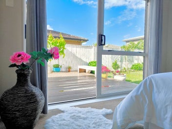 Sun-Drenched STYLE, Space & PRESTIGE