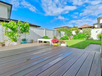 Sun-Drenched STYLE, Space & PRESTIGE