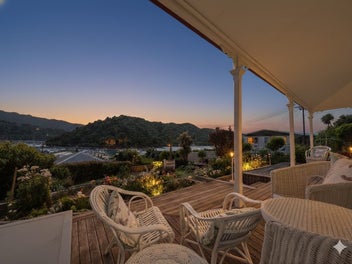 Beautiful Villa In Picton