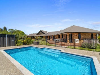 Two Dwellings, Pool, Views & Grazing