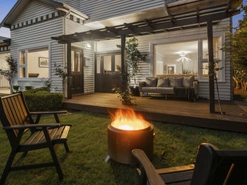 Stunner in City-End Karori